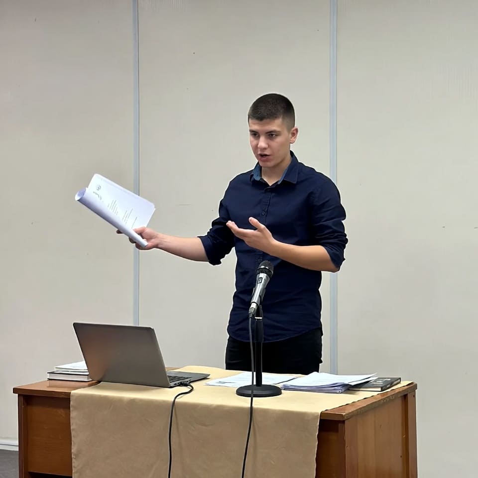 Максим, диплом по экономике